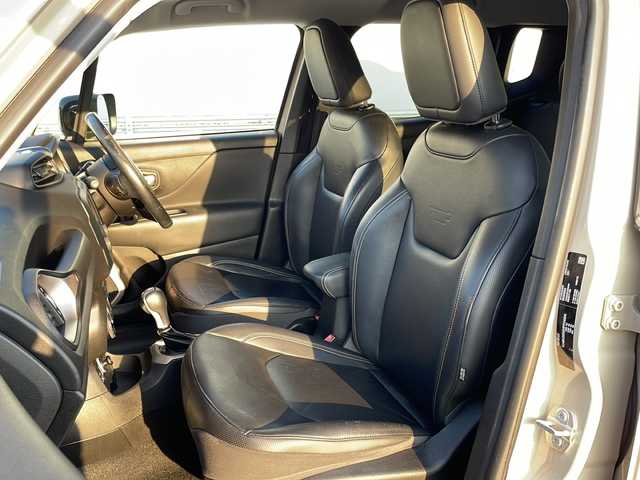 クライスラー・ジープ ジープ レネゲード リミテッド 岩手県 2017(平29)年 7.1万km ベージュ ブラインドスポットモニター　ルーフレール　バックカメラ　ディスプレイオーディオ　ＦＭ／ＡＭ　ＡＵＸ　パワーシート　シートヒーター　ステアリングヒーター　純正フロアマット　コーナーセンサー　ＨＩＤライト