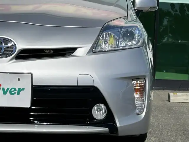 トヨタ プリウス S 和歌山県 2014(平26)年 8.3万km シルバーM 純正ナビ/フルセグTV/（AM/FM/CD/DVD/Bluetooth）/バックカメラ/フロントカメラ/車高調/レーダー探知機/ビルトインETC/社外グリル/フルオートパワーウインドウ/ドアバイザー/電動格納ミラー/スペアキー/純正フロアマット/HIDヘッドライト/フォグランプ