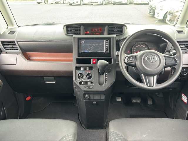 トヨタ ルーミー X S 千葉県 2018(平30)年 9.2万km ブライトシルバーM 純正SDナビ（NSCD-66）/BlueTooth接続/ワンセグテレビ/CD/SD/AUX/バックカメラ/衝突軽減ブレーキ/片側パワースライドドア/スタッドレスタイヤ（165/R65/14）/アイドリングストップ/プッシュスタート/スマートキー/ウォークスルー/ドライブレコーダー（HDR 203G）/ドアバイザー/ETC/純正フロアマット/取扱説明書/保証書