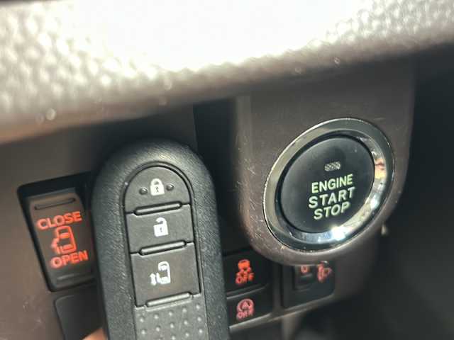 トヨタ ルーミー X S 千葉県 2018(平30)年 9.2万km ブライトシルバーM 純正SDナビ（NSCD-66）/BlueTooth接続/ワンセグテレビ/CD/SD/AUX/バックカメラ/衝突軽減ブレーキ/片側パワースライドドア/スタッドレスタイヤ（165/R65/14）/アイドリングストップ/プッシュスタート/スマートキー/ウォークスルー/ドライブレコーダー（HDR 203G）/ドアバイザー/ETC/純正フロアマット/取扱説明書/保証書