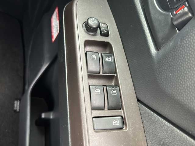 トヨタ ルーミー X S 千葉県 2018(平30)年 9.2万km ブライトシルバーM 純正SDナビ（NSCD-66）/BlueTooth接続/ワンセグテレビ/CD/SD/AUX/バックカメラ/衝突軽減ブレーキ/片側パワースライドドア/スタッドレスタイヤ（165/R65/14）/アイドリングストップ/プッシュスタート/スマートキー/ウォークスルー/ドライブレコーダー（HDR 203G）/ドアバイザー/ETC/純正フロアマット/取扱説明書/保証書