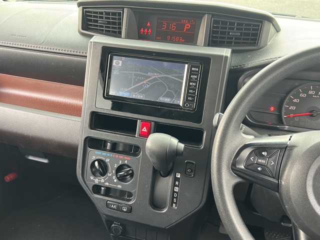 トヨタ ルーミー X S 千葉県 2018(平30)年 9.2万km ブライトシルバーM 純正SDナビ（NSCD-66）/BlueTooth接続/ワンセグテレビ/CD/SD/AUX/バックカメラ/衝突軽減ブレーキ/片側パワースライドドア/スタッドレスタイヤ（165/R65/14）/アイドリングストップ/プッシュスタート/スマートキー/ウォークスルー/ドライブレコーダー（HDR 203G）/ドアバイザー/ETC/純正フロアマット/取扱説明書/保証書