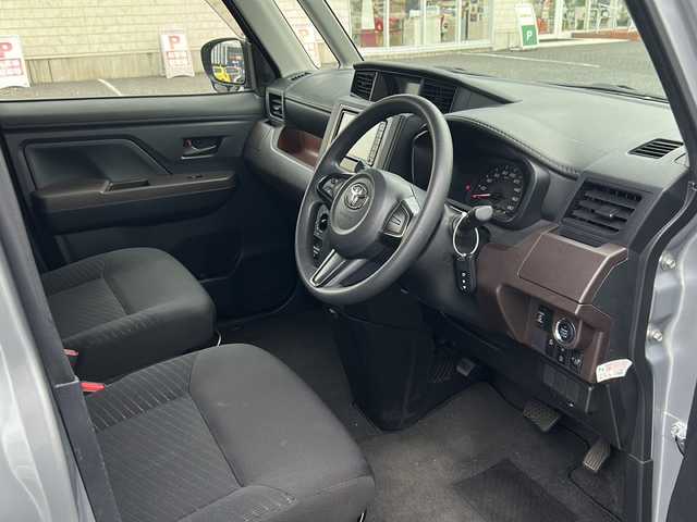 トヨタ ルーミー X S 千葉県 2018(平30)年 9.2万km ブライトシルバーM 純正SDナビ（NSCD-66）/BlueTooth接続/ワンセグテレビ/CD/SD/AUX/バックカメラ/衝突軽減ブレーキ/片側パワースライドドア/スタッドレスタイヤ（165/R65/14）/アイドリングストップ/プッシュスタート/スマートキー/ウォークスルー/ドライブレコーダー（HDR 203G）/ドアバイザー/ETC/純正フロアマット/取扱説明書/保証書