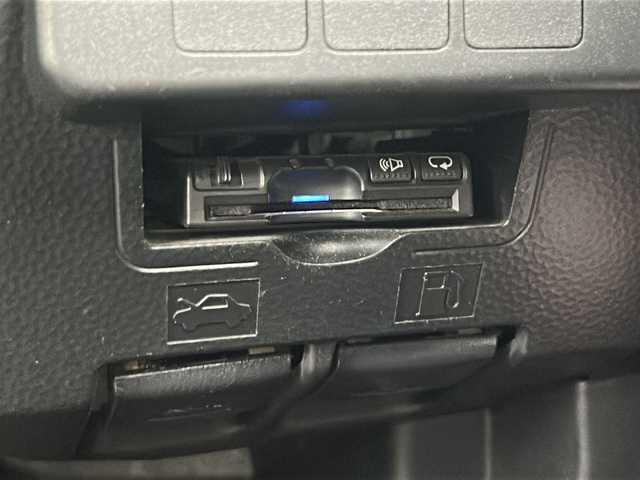 トヨタ ルーミー X S 千葉県 2018(平30)年 9.2万km ブライトシルバーM 純正SDナビ（NSCD-66）/BlueTooth接続/ワンセグテレビ/CD/SD/AUX/バックカメラ/衝突軽減ブレーキ/片側パワースライドドア/スタッドレスタイヤ（165/R65/14）/アイドリングストップ/プッシュスタート/スマートキー/ウォークスルー/ドライブレコーダー（HDR 203G）/ドアバイザー/ETC/純正フロアマット/取扱説明書/保証書