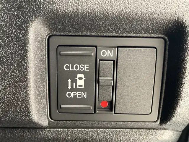 ホンダ Ｎ ＢＯＸ カスタム 埼玉県 2025(令7)年 0.1千km クリスタルブラックパール ホンダセンシング　/純正8インチメモリナビ/　　BT/フルセグ　/バックカメラ　/片側パワースライドドア /レーダークルーズコントロール/LEDオートライト /シートヒーター /純正14インチアルミホイール/電子パーキング /ステアリングスイッチ