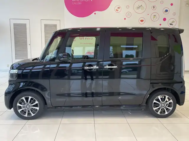ホンダ Ｎ ＢＯＸ カスタム 埼玉県 2025(令7)年 0.1千km クリスタルブラックパール ホンダセンシング　/純正8インチメモリナビ/　　BT/フルセグ　/バックカメラ　/片側パワースライドドア /レーダークルーズコントロール/LEDオートライト /シートヒーター /純正14インチアルミホイール/電子パーキング /ステアリングスイッチ