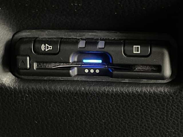 ホンダ フィット e:HEVホーム 宮崎県 2022(令4)年 2.9万km クリスタルブラックパール 禁煙車/ホンダセンシング/純正8型ナビTV/（Gathers/VXM-215VFEi/CD/DVD/Bluetooth/フルセグTV)/純正バックカメラ/純正前後ドライブレコーダー/純正OPエアロ/純正OPルーフエンドスポイラー/純正ビルトインETC/純正LEDオートライト/純正LEDフォグ/純正フロアマット/社外16インチアルミ/アダプティブクルーズコントロール/レーンディパーチャーアラート/オートマチックハイビーム/クリアランスソナー/電子パーキング/オートホールド/ウインカードアミラー/オートエアコン/ハーフレザーシート/本革巻ハンドル/スマートキー/プッシュエンジンスタート/スペアキー/新車時保証書/取扱い説明書