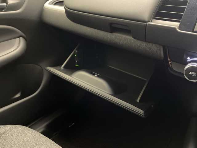 ホンダ フィット e:HEVホーム 宮崎県 2022(令4)年 2.9万km クリスタルブラックパール 禁煙車/ホンダセンシング/純正8型ナビTV/（Gathers/VXM-215VFEi/CD/DVD/Bluetooth/フルセグTV)/純正バックカメラ/純正前後ドライブレコーダー/純正OPエアロ/純正OPルーフエンドスポイラー/純正ビルトインETC/純正LEDオートライト/純正LEDフォグ/純正フロアマット/社外16インチアルミ/アダプティブクルーズコントロール/レーンディパーチャーアラート/オートマチックハイビーム/クリアランスソナー/電子パーキング/オートホールド/ウインカードアミラー/オートエアコン/ハーフレザーシート/本革巻ハンドル/スマートキー/プッシュエンジンスタート/スペアキー/新車時保証書/取扱い説明書