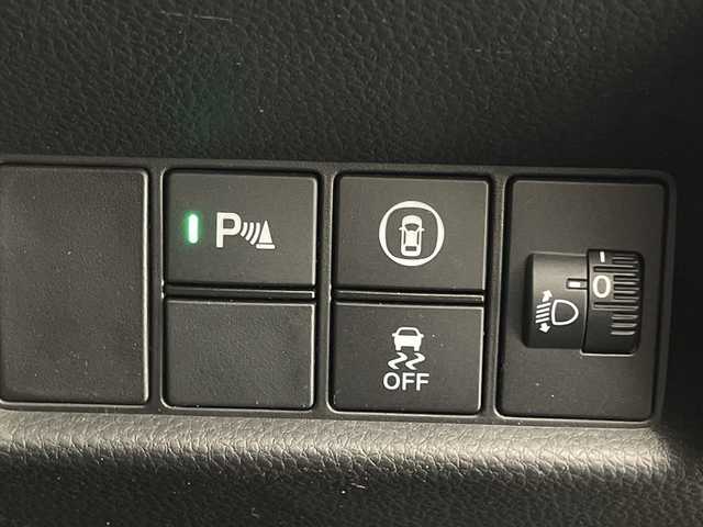 ホンダ フィット e:HEVホーム 宮崎県 2022(令4)年 2.9万km クリスタルブラックパール 禁煙車/ホンダセンシング/純正8型ナビTV/（Gathers/VXM-215VFEi/CD/DVD/Bluetooth/フルセグTV)/純正バックカメラ/純正前後ドライブレコーダー/純正OPエアロ/純正OPルーフエンドスポイラー/純正ビルトインETC/純正LEDオートライト/純正LEDフォグ/純正フロアマット/社外16インチアルミ/アダプティブクルーズコントロール/レーンディパーチャーアラート/オートマチックハイビーム/クリアランスソナー/電子パーキング/オートホールド/ウインカードアミラー/オートエアコン/ハーフレザーシート/本革巻ハンドル/スマートキー/プッシュエンジンスタート/スペアキー/新車時保証書/取扱い説明書