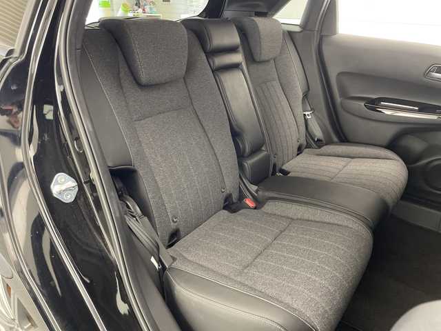 ホンダ フィット e:HEVホーム 宮崎県 2022(令4)年 2.9万km クリスタルブラックパール 禁煙車/ホンダセンシング/純正8型ナビTV/（Gathers/VXM-215VFEi/CD/DVD/Bluetooth/フルセグTV)/純正バックカメラ/純正前後ドライブレコーダー/純正OPエアロ/純正OPルーフエンドスポイラー/純正ビルトインETC/純正LEDオートライト/純正LEDフォグ/純正フロアマット/社外16インチアルミ/アダプティブクルーズコントロール/レーンディパーチャーアラート/オートマチックハイビーム/クリアランスソナー/電子パーキング/オートホールド/ウインカードアミラー/オートエアコン/ハーフレザーシート/本革巻ハンドル/スマートキー/プッシュエンジンスタート/スペアキー/新車時保証書/取扱い説明書