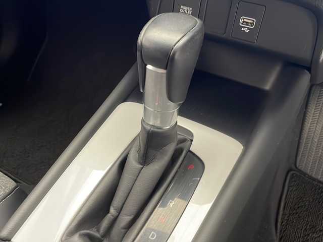 ホンダ フィット e:HEVホーム 宮崎県 2022(令4)年 2.9万km クリスタルブラックパール 禁煙車/ホンダセンシング/純正8型ナビTV/（Gathers/VXM-215VFEi/CD/DVD/Bluetooth/フルセグTV)/純正バックカメラ/純正前後ドライブレコーダー/純正OPエアロ/純正OPルーフエンドスポイラー/純正ビルトインETC/純正LEDオートライト/純正LEDフォグ/純正フロアマット/社外16インチアルミ/アダプティブクルーズコントロール/レーンディパーチャーアラート/オートマチックハイビーム/クリアランスソナー/電子パーキング/オートホールド/ウインカードアミラー/オートエアコン/ハーフレザーシート/本革巻ハンドル/スマートキー/プッシュエンジンスタート/スペアキー/新車時保証書/取扱い説明書