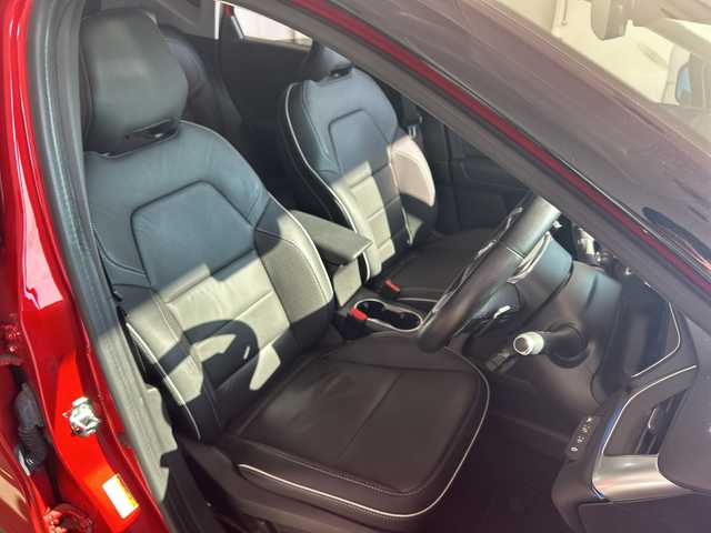 ルノー ルノー キャプチャー インテンス テックパック 愛知県 2022(令4)年 5.4万km 赤Ⅱ /カラーコード(XPA)/(ルージュフラムM+ノワールエトワールM)//ワンオーナー//純ディスプレイオーディオ/(Radio/Bluetooth/USB)/(AppleCarPlay/AndroidAuto)//黒レザーシート/(前席シートヒーター)/(D席パワーシート)//アラウンドビューカメラ//レーダークルーズコントロール//アクティブブレーキ//車間距離警告//標識認識//レーンキープアシスト//死角警告//コーナーセンサー//前後ドライブレコーダー//ＥＴＣ//パドルシフト//ステアリングヒーター//スマートキー//スペアキーx1//電動パーキングブレーキ//ＬＥＤヘッドライト