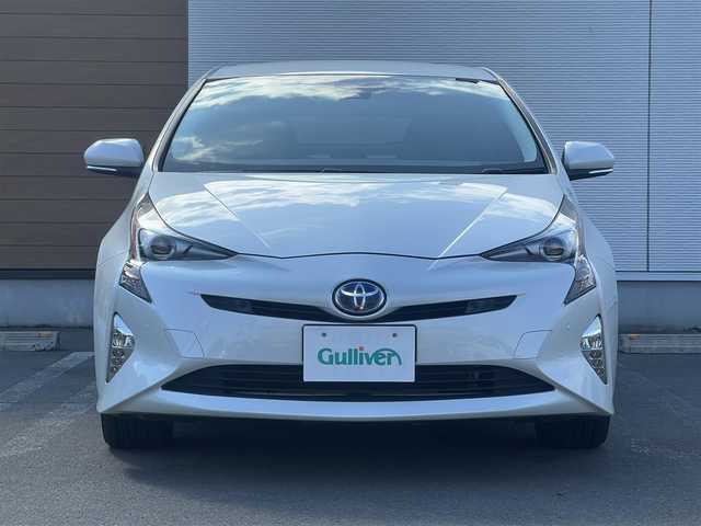 トヨタ プリウス A ツーリングセレクション 秋田県 2017(平29)年 3.3万km ホワイトパールクリスタルシャイン ４WD/衝突軽減システム/LEDヘッドライト/フルセグ/バックカメラ/純正アルミ/スマートキー/アイドリングストップ/コーナーセンサー/パーキングアシスト/レーンキープアシスト/クルーズコントロール/ステアリングスイッチ/前席シートヒーター/ブラインドスポットモニター/寒冷地仕様/純正フロアマット/純正ドアバイザー/オートライト/オートエアコン/パワーステアリング/パワーウィンドウ/横滑り防止/盗難防止装置/電動格納ウィンカーミラー/保証書/取扱説明書/記録簿