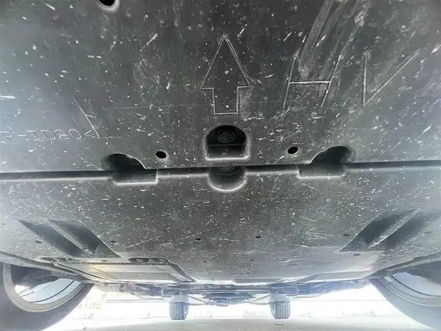 トヨタ プリウス A ツーリングセレクション 秋田県 2017(平29)年 3.3万km ホワイトパールクリスタルシャイン ４WD/衝突軽減システム/LEDヘッドライト/フルセグ/バックカメラ/純正アルミ/スマートキー/アイドリングストップ/コーナーセンサー/パーキングアシスト/レーンキープアシスト/クルーズコントロール/ステアリングスイッチ/前席シートヒーター/ブラインドスポットモニター/寒冷地仕様/純正フロアマット/純正ドアバイザー/オートライト/オートエアコン/パワーステアリング/パワーウィンドウ/横滑り防止/盗難防止装置/電動格納ウィンカーミラー/保証書/取扱説明書/記録簿