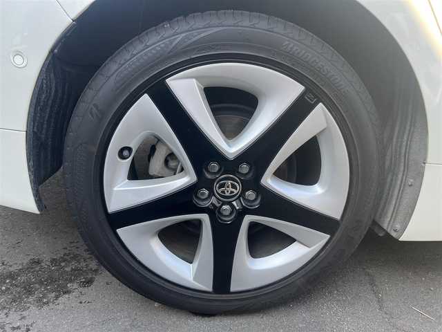 トヨタ プリウス A ツーリングセレクション 秋田県 2017(平29)年 3.3万km ホワイトパールクリスタルシャイン ４WD/衝突軽減システム/LEDヘッドライト/フルセグ/バックカメラ/純正アルミ/スマートキー/アイドリングストップ/コーナーセンサー/パーキングアシスト/レーンキープアシスト/クルーズコントロール/ステアリングスイッチ/前席シートヒーター/ブラインドスポットモニター/寒冷地仕様/純正フロアマット/純正ドアバイザー/オートライト/オートエアコン/パワーステアリング/パワーウィンドウ/横滑り防止/盗難防止装置/電動格納ウィンカーミラー/保証書/取扱説明書/記録簿