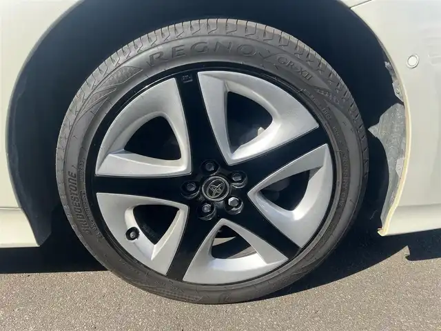 トヨタ プリウス A ツーリングセレクション 秋田県 2017(平29)年 3.3万km ホワイトパールクリスタルシャイン ４WD/衝突軽減システム/LEDヘッドライト/フルセグ/バックカメラ/純正アルミ/スマートキー/アイドリングストップ/コーナーセンサー/パーキングアシスト/レーンキープアシスト/クルーズコントロール/ステアリングスイッチ/前席シートヒーター/ブラインドスポットモニター/寒冷地仕様/純正フロアマット/純正ドアバイザー/オートライト/オートエアコン/パワーステアリング/パワーウィンドウ/横滑り防止/盗難防止装置/電動格納ウィンカーミラー/保証書/取扱説明書/記録簿