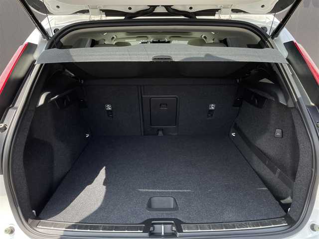 ボルボ ＸＣ４０ リチャージPHV T5 インスクリプション 長野県 2020(令2)年 3.5万km 白 純ナビ/革シート /BSM /ACC /AFS /純正19AW /全周囲カメラ /自動駐車 /自動発車 /サンルーフ/LEDヘッドライト /Pシート/シートヒーター(D/N)/スピーカー(harman/kardon)