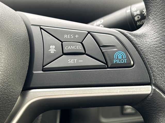 日産 セレナ X 宮城県 2016(平28)年 6.5万km カシミヤグレージュ 両側パワースライドドア/純正ナビ/(AM/FM/TV/iPod/BT/SD/USB/AUX/CD/DVD)/全方位カメラ/ETC/前方ドライブレコーダー/プロパイロット/レーダークルーズコントロール/プッシュスタート/スマートキー/スペアキー/オートライト/LEDヘッドライト/ドアバイザー/純正フロアマット/社外15インチアルミホイール