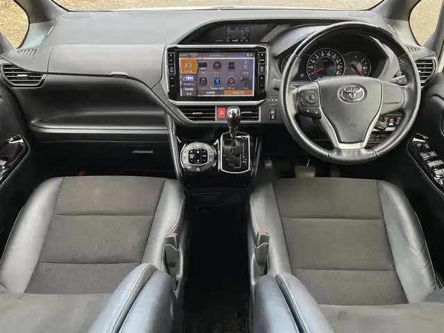 トヨタ ノア Si ダブルバイビーⅢ 新潟県 2021(令3)年 6.8万km ホワイトパールクリスタルシャイン 4WD/社外11インチメモリナビ(EX11NX)/CD/DVD/BT/フルセグテレビ/バックカメラ/ETC/フリップダウンモニター/衝突被害軽減ブレーキ/レーンキープアシスト/クルーズコントロール/両側パワースライドドア/半革シート/ステアリングスイッチ/スマートキー/プッシュスタート/LEDヘッドライト/オートライト/フォグランプ/社外18インチアルミホイール/純正16インチAW冬タイヤ車載