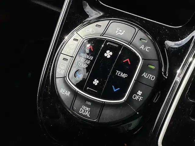 トヨタ ノア Si ダブルバイビーⅢ 新潟県 2021(令3)年 6.8万km ホワイトパールクリスタルシャイン 4WD/社外11インチメモリナビ(EX11NX)/CD/DVD/BT/フルセグテレビ/バックカメラ/ETC/フリップダウンモニター/衝突被害軽減ブレーキ/レーンキープアシスト/クルーズコントロール/両側パワースライドドア/半革シート/ステアリングスイッチ/スマートキー/プッシュスタート/LEDヘッドライト/オートライト/フォグランプ/社外18インチアルミホイール/純正16インチAW冬タイヤ車載