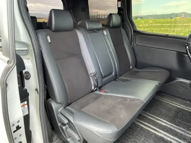 トヨタ ノア Si ダブルバイビーⅢ 新潟県 2021(令3)年 6.8万km ホワイトパールクリスタルシャイン 4WD/社外11インチメモリナビ(EX11NX)/CD/DVD/BT/フルセグテレビ/バックカメラ/ETC/フリップダウンモニター/衝突被害軽減ブレーキ/レーンキープアシスト/クルーズコントロール/両側パワースライドドア/半革シート/ステアリングスイッチ/スマートキー/プッシュスタート/LEDヘッドライト/オートライト/フォグランプ/社外18インチアルミホイール/純正16インチAW冬タイヤ車載