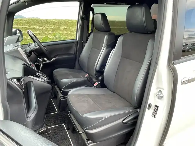 トヨタ ノア Si ダブルバイビーⅢ 新潟県 2021(令3)年 6.8万km ホワイトパールクリスタルシャイン 4WD/社外11インチメモリナビ(EX11NX)/CD/DVD/BT/フルセグテレビ/バックカメラ/ETC/フリップダウンモニター/衝突被害軽減ブレーキ/レーンキープアシスト/クルーズコントロール/両側パワースライドドア/半革シート/ステアリングスイッチ/スマートキー/プッシュスタート/LEDヘッドライト/オートライト/フォグランプ/社外18インチアルミホイール/純正16インチAW冬タイヤ車載