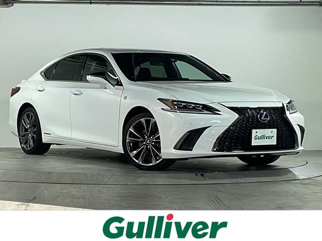 レクサス ＥＳ 300h Fスポーツ 広島県 2020(令2)年 10.4万km ホワイトノーヴァガラスフレーク 禁煙/黒革シート/レクサスセーフティ/・プリクラッシュセーフティ/・レーンディパーチャーアラート/・レーントレーシングアシスト/・オートマチックハイビーム/・先行車発進告知/・ロードサインアシスト/BSM/クリアランスソナー/ヘッドアップディスプレイ/サンルーフ/純正ナビ/・フルセグ/CD/DVD/Blu-ray/BT/・USB/AUX/SD/サウンドトラック/AppleCarPlay/バックカメラ/革巻きステアリング/ステアリングスイッチ/ステアリングヒーター/オートライト/シートヒーター／ベンチレーション/純正ドライブレコーダー（DRT-H68A）/ＥＴＣ２．０/３眼ＬＥＤヘッドライト/シーケンシャルターンランプ/パワーシート/シートメモリー/純正フロアマット/ナンバーフレーム/カードキー/純正19インチアルミホイール