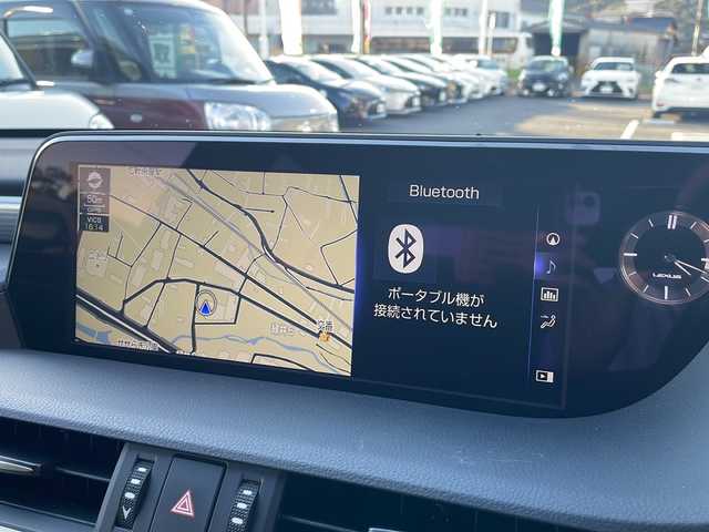 レクサス ＥＳ 300h Fスポーツ 広島県 2020(令2)年 10.4万km ホワイトノーヴァガラスフレーク 禁煙/黒革シート/レクサスセーフティ/・プリクラッシュセーフティ/・レーンディパーチャーアラート/・レーントレーシングアシスト/・オートマチックハイビーム/・先行車発進告知/・ロードサインアシスト/BSM/クリアランスソナー/ヘッドアップディスプレイ/サンルーフ/純正ナビ/・フルセグ/CD/DVD/Blu-ray/BT/・USB/AUX/SD/サウンドトラック/AppleCarPlay/バックカメラ/革巻きステアリング/ステアリングスイッチ/ステアリングヒーター/オートライト/シートヒーター／ベンチレーション/純正ドライブレコーダー（DRT-H68A）/ＥＴＣ２．０/３眼ＬＥＤヘッドライト/シーケンシャルターンランプ/パワーシート/シートメモリー/純正フロアマット/ナンバーフレーム/カードキー/純正19インチアルミホイール