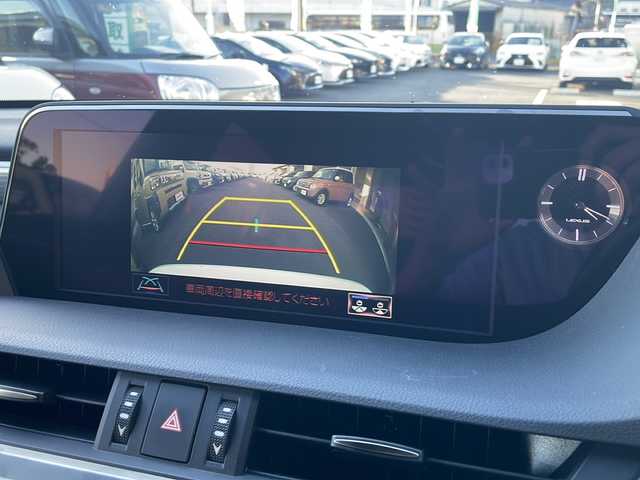 レクサス ＥＳ 300h Fスポーツ 広島県 2020(令2)年 10.4万km ホワイトノーヴァガラスフレーク 禁煙/黒革シート/レクサスセーフティ/・プリクラッシュセーフティ/・レーンディパーチャーアラート/・レーントレーシングアシスト/・オートマチックハイビーム/・先行車発進告知/・ロードサインアシスト/BSM/クリアランスソナー/ヘッドアップディスプレイ/サンルーフ/純正ナビ/・フルセグ/CD/DVD/Blu-ray/BT/・USB/AUX/SD/サウンドトラック/AppleCarPlay/バックカメラ/革巻きステアリング/ステアリングスイッチ/ステアリングヒーター/オートライト/シートヒーター／ベンチレーション/純正ドライブレコーダー（DRT-H68A）/ＥＴＣ２．０/３眼ＬＥＤヘッドライト/シーケンシャルターンランプ/パワーシート/シートメモリー/純正フロアマット/ナンバーフレーム/カードキー/純正19インチアルミホイール