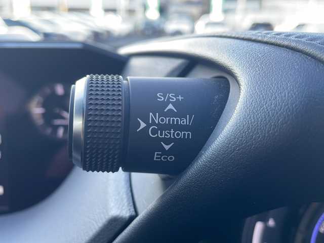 レクサス ＥＳ 300h Fスポーツ 広島県 2020(令2)年 10.4万km ホワイトノーヴァガラスフレーク 禁煙/黒革シート/レクサスセーフティ/・プリクラッシュセーフティ/・レーンディパーチャーアラート/・レーントレーシングアシスト/・オートマチックハイビーム/・先行車発進告知/・ロードサインアシスト/BSM/クリアランスソナー/ヘッドアップディスプレイ/サンルーフ/純正ナビ/・フルセグ/CD/DVD/Blu-ray/BT/・USB/AUX/SD/サウンドトラック/AppleCarPlay/バックカメラ/革巻きステアリング/ステアリングスイッチ/ステアリングヒーター/オートライト/シートヒーター／ベンチレーション/純正ドライブレコーダー（DRT-H68A）/ＥＴＣ２．０/３眼ＬＥＤヘッドライト/シーケンシャルターンランプ/パワーシート/シートメモリー/純正フロアマット/ナンバーフレーム/カードキー/純正19インチアルミホイール