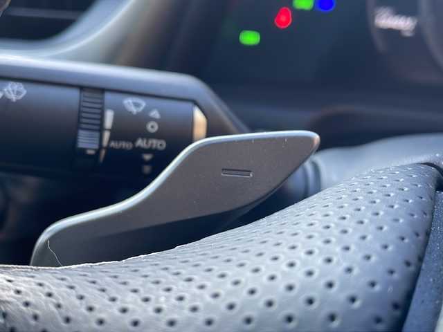 レクサス ＥＳ 300h Fスポーツ 広島県 2020(令2)年 10.4万km ホワイトノーヴァガラスフレーク 禁煙/黒革シート/レクサスセーフティ/・プリクラッシュセーフティ/・レーンディパーチャーアラート/・レーントレーシングアシスト/・オートマチックハイビーム/・先行車発進告知/・ロードサインアシスト/BSM/クリアランスソナー/ヘッドアップディスプレイ/サンルーフ/純正ナビ/・フルセグ/CD/DVD/Blu-ray/BT/・USB/AUX/SD/サウンドトラック/AppleCarPlay/バックカメラ/革巻きステアリング/ステアリングスイッチ/ステアリングヒーター/オートライト/シートヒーター／ベンチレーション/純正ドライブレコーダー（DRT-H68A）/ＥＴＣ２．０/３眼ＬＥＤヘッドライト/シーケンシャルターンランプ/パワーシート/シートメモリー/純正フロアマット/ナンバーフレーム/カードキー/純正19インチアルミホイール