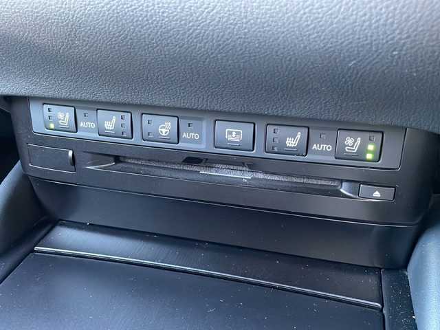 レクサス ＥＳ 300h Fスポーツ 広島県 2020(令2)年 10.4万km ホワイトノーヴァガラスフレーク 禁煙/黒革シート/レクサスセーフティ/・プリクラッシュセーフティ/・レーンディパーチャーアラート/・レーントレーシングアシスト/・オートマチックハイビーム/・先行車発進告知/・ロードサインアシスト/BSM/クリアランスソナー/ヘッドアップディスプレイ/サンルーフ/純正ナビ/・フルセグ/CD/DVD/Blu-ray/BT/・USB/AUX/SD/サウンドトラック/AppleCarPlay/バックカメラ/革巻きステアリング/ステアリングスイッチ/ステアリングヒーター/オートライト/シートヒーター／ベンチレーション/純正ドライブレコーダー（DRT-H68A）/ＥＴＣ２．０/３眼ＬＥＤヘッドライト/シーケンシャルターンランプ/パワーシート/シートメモリー/純正フロアマット/ナンバーフレーム/カードキー/純正19インチアルミホイール