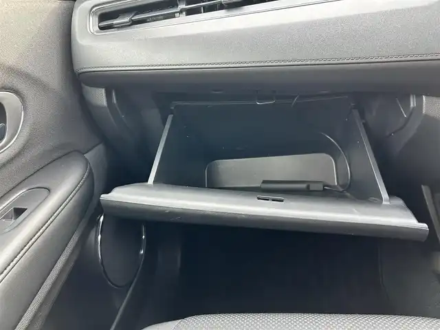 ホンダ ヴェゼル ハイブリッド X ホンダセンシング 宮城県 2019(令1)年 1.9万km オーロラアメジストメタリック ホンダセンシング/●衝突軽減ブレーキ〈CMBS〉/●誤発進抑制機能/●歩行者事故低減ステアリング/●路外逸脱抑制機能/●ACC〈アダプティブ・クルーズ・コントロール〉/●LKAS〈車線維持支援システム〉/●先行車発進お知らせ機能/●標識認識機能/純正ナビ（VXM-194VFi）/・CD/DVD/・Bluetooth/・フルセグTV/・USB/HDMI/バックカメラ/ビルトインETC/ドライブレコーダー/革巻きステアリング/パドルシフト/ステアリングスイッチ/電動パーキングブレーキ/ブレーキホールド/LEDヘッドランプ/フォグランプ/オートライト/スマートキー＆プッシュスタート/スペアキー/純正エンジンスターター/電動格納ミラー/純正16インチアルミホイール/純正フロアマット/ドアバイザー/W/サイド/カーテンエアバッグ