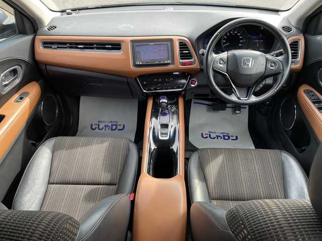 ホンダ ヴェゼル ハイブリッド 宮城県 2014(平26)年 9.7万km ルーセブラックM (株)IDOMが運営する【じしゃロン仙台店】の自社ローン専用車両になりますこちらは現金またはオートローンご利用時の価格です。自社ローンご希望の方は別途その旨お申付け下さい/carozzeriaナビ/フルセグ（走行中視聴可能）/Bluetooth/ドラレコ/ETC/LEDヘッドライト/ハーフレザー/フロアマット→無限