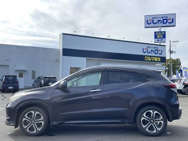 ホンダ ヴェゼル ハイブリッド 宮城県 2014(平26)年 9.7万km ルーセブラックM (株)IDOMが運営する【じしゃロン仙台店】の自社ローン専用車両になりますこちらは現金またはオートローンご利用時の価格です。自社ローンご希望の方は別途その旨お申付け下さい/carozzeriaナビ/フルセグ（走行中視聴可能）/Bluetooth/ドラレコ/ETC/LEDヘッドライト/ハーフレザー/フロアマット→無限