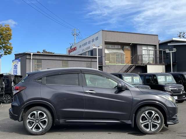 ホンダ ヴェゼル ハイブリッド 宮城県 2014(平26)年 9.7万km ルーセブラックM (株)IDOMが運営する【じしゃロン仙台店】の自社ローン専用車両になりますこちらは現金またはオートローンご利用時の価格です。自社ローンご希望の方は別途その旨お申付け下さい/carozzeriaナビ/フルセグ（走行中視聴可能）/Bluetooth/ドラレコ/ETC/LEDヘッドライト/ハーフレザー/フロアマット→無限