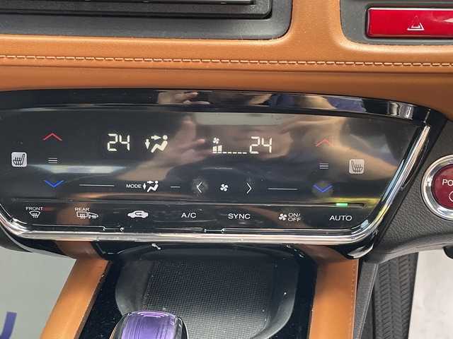 ホンダ ヴェゼル ハイブリッド 宮城県 2014(平26)年 9.7万km ルーセブラックM (株)IDOMが運営する【じしゃロン仙台店】の自社ローン専用車両になりますこちらは現金またはオートローンご利用時の価格です。自社ローンご希望の方は別途その旨お申付け下さい/carozzeriaナビ/フルセグ（走行中視聴可能）/Bluetooth/ドラレコ/ETC/LEDヘッドライト/ハーフレザー/フロアマット→無限