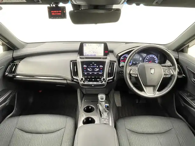 トヨタ クラウン ハイブリッド RS 千葉県 2019(令1)年 6.7万km ホワイトパールクリスタルシャイン 禁煙車/トヨタセーフティセンス/・レーダークルーズコントロール/・ブラインドスポットモニター/・ヘッドアップディスプレイ/・プリクラッシュセーフティ/・プリクラッシュセーフティブレーキ/・クリアランスソナー/・パーキングアシスト/純正メモリナビ/・CD/DVD/USB/Bluetooth/フルセグTV/・全方位カメラ/・ビルトインETC２.０/皮巻きステアリング/・ステアリングスイッチ/・ステアリングヒーター/DNパワーシート/・DNシートヒーター/・D席メモリ付き/MT付きAT/純正フロアマット/純正18インチAW/オートライト/・オートマチックハイビーム/・LEDヘッドライト/・LEDフォグランプ