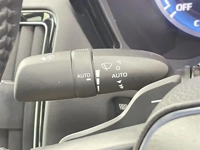 トヨタ クラウン ハイブリッド RS 千葉県 2019(令1)年 6.7万km ホワイトパールクリスタルシャイン 禁煙車/トヨタセーフティセンス/・レーダークルーズコントロール/・ブラインドスポットモニター/・ヘッドアップディスプレイ/・プリクラッシュセーフティ/・プリクラッシュセーフティブレーキ/・クリアランスソナー/・パーキングアシスト/純正メモリナビ/・CD/DVD/USB/Bluetooth/フルセグTV/・全方位カメラ/・ビルトインETC２.０/皮巻きステアリング/・ステアリングスイッチ/・ステアリングヒーター/DNパワーシート/・DNシートヒーター/・D席メモリ付き/MT付きAT/純正フロアマット/純正18インチAW/オートライト/・オートマチックハイビーム/・LEDヘッドライト/・LEDフォグランプ