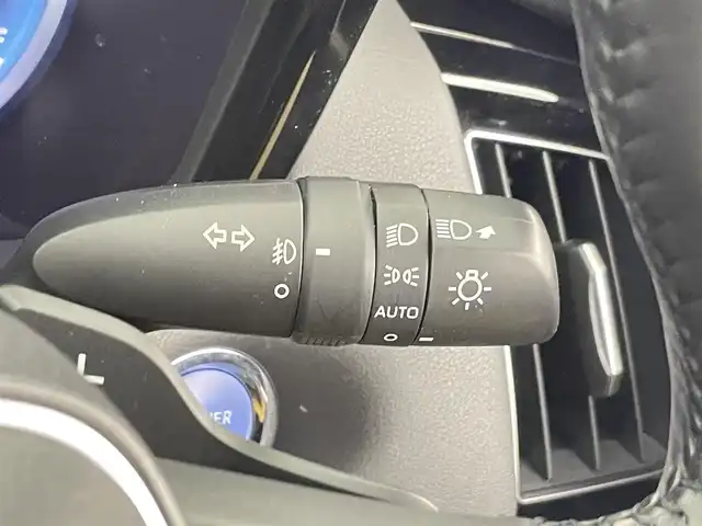 トヨタ クラウン ハイブリッド RS 千葉県 2019(令1)年 6.7万km ホワイトパールクリスタルシャイン 禁煙車/トヨタセーフティセンス/・レーダークルーズコントロール/・ブラインドスポットモニター/・ヘッドアップディスプレイ/・プリクラッシュセーフティ/・プリクラッシュセーフティブレーキ/・クリアランスソナー/・パーキングアシスト/純正メモリナビ/・CD/DVD/USB/Bluetooth/フルセグTV/・全方位カメラ/・ビルトインETC２.０/皮巻きステアリング/・ステアリングスイッチ/・ステアリングヒーター/DNパワーシート/・DNシートヒーター/・D席メモリ付き/MT付きAT/純正フロアマット/純正18インチAW/オートライト/・オートマチックハイビーム/・LEDヘッドライト/・LEDフォグランプ