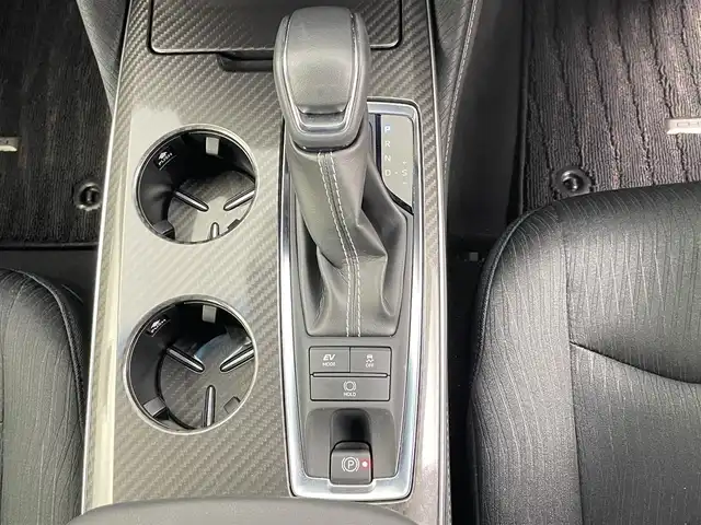 トヨタ クラウン ハイブリッド RS 千葉県 2019(令1)年 6.7万km ホワイトパールクリスタルシャイン 禁煙車/トヨタセーフティセンス/・レーダークルーズコントロール/・ブラインドスポットモニター/・ヘッドアップディスプレイ/・プリクラッシュセーフティ/・プリクラッシュセーフティブレーキ/・クリアランスソナー/・パーキングアシスト/純正メモリナビ/・CD/DVD/USB/Bluetooth/フルセグTV/・全方位カメラ/・ビルトインETC２.０/皮巻きステアリング/・ステアリングスイッチ/・ステアリングヒーター/DNパワーシート/・DNシートヒーター/・D席メモリ付き/MT付きAT/純正フロアマット/純正18インチAW/オートライト/・オートマチックハイビーム/・LEDヘッドライト/・LEDフォグランプ