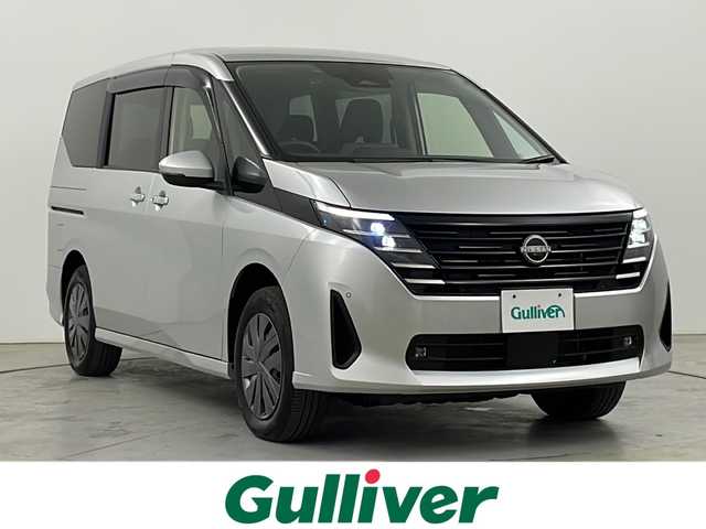 日産 セレナ X V 道央・札幌 2023(令5)年 1.1万km ブリリアントシルバー 4WD/両側パワースライドドア/プロパイロット/前後コーナーセンサー/純正SDナビ［MM222D-L］(フルセグテレビ走行中視聴不可)/純正ドアバイザー/社外前後ドライブレコーダー(ZDR-035)/ETC/純正アルミキャップ/電動格納ミラー/ウインカーミラー/オートホールドブレーキ/ハンズフリーオートスライドドア/パドルシフト/ステアリングスイッチ/ステアリングヒーター/2列目サンシェード/BSM/スペアキー1本