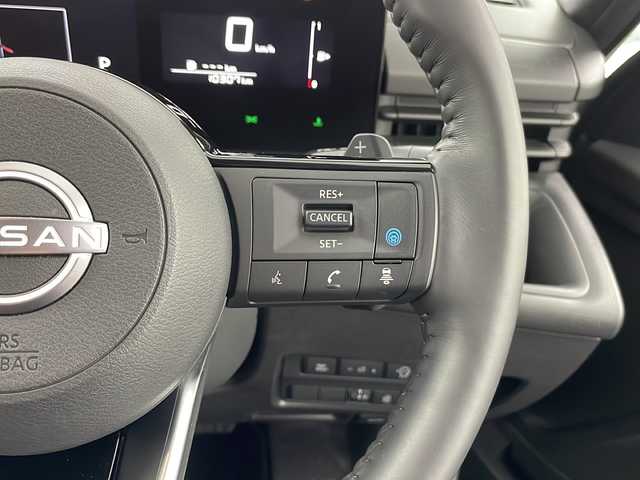 日産 セレナ X V 道央・札幌 2023(令5)年 1.1万km ブリリアントシルバー 4WD/両側パワースライドドア/プロパイロット/前後コーナーセンサー/純正SDナビ［MM222D-L］(フルセグテレビ走行中視聴不可)/純正ドアバイザー/社外前後ドライブレコーダー(ZDR-035)/ETC/純正アルミキャップ/電動格納ミラー/ウインカーミラー/オートホールドブレーキ/ハンズフリーオートスライドドア/パドルシフト/ステアリングスイッチ/ステアリングヒーター/2列目サンシェード/BSM/スペアキー1本