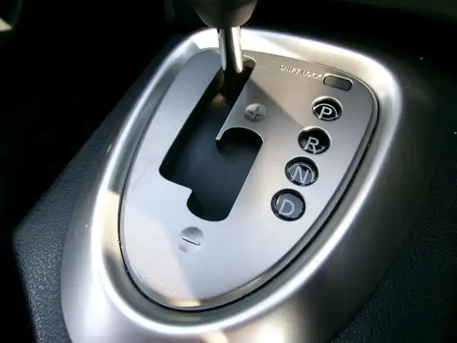 日産 デュアリス 20G 三重県 2010(平22)年 14.3万km ダイヤモンドシルバー ♪ワンオーナー/♪ガラスルーフ/インテリキー×2/純正HDDナビ/・TV・SD/・DVD再生/・CD録音/・バックカメラ/純正17インチAW/HIDヘッドライト/フォグライト/オートライト/革巻ステアリング/電格ミラー/プライバシーガラス/フロアマット/ドアバイザー/ETC/サイド/カーテンエアバック