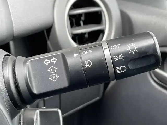 マツダ デミオ 13C－V スマートエディション 千葉県 2012(平24)年 4.7万km ブリリアントブラック 純正SDナビゲーション/（CD/DVD/SD/ラジオ）/バックカメラ/ETC/ステアリングスイッチ/社外LEDヘッドライト/社外LEDフォグライト/ドアバイザー/電格ミラー/純正フロアマット/純正サマー（タイヤ積込ホイールキャップ付き）
