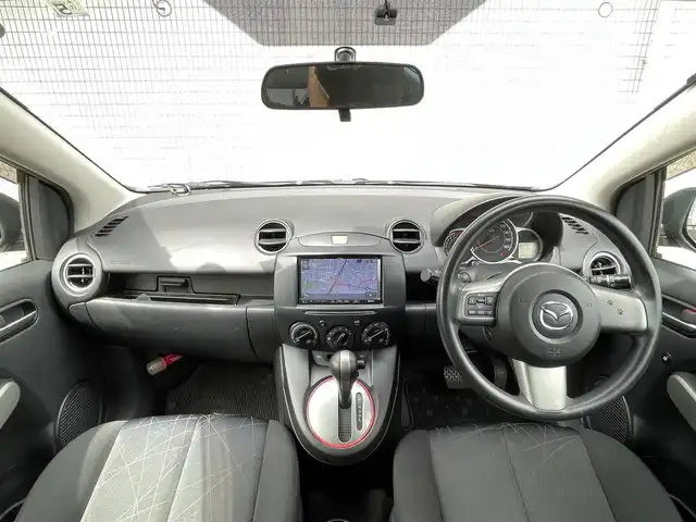 マツダ デミオ 13C－V スマートエディション 千葉県 2012(平24)年 4.7万km ブリリアントブラック 純正SDナビゲーション/（CD/DVD/SD/ラジオ）/バックカメラ/ETC/ステアリングスイッチ/社外LEDヘッドライト/社外LEDフォグライト/ドアバイザー/電格ミラー/純正フロアマット/純正サマー（タイヤ積込ホイールキャップ付き）