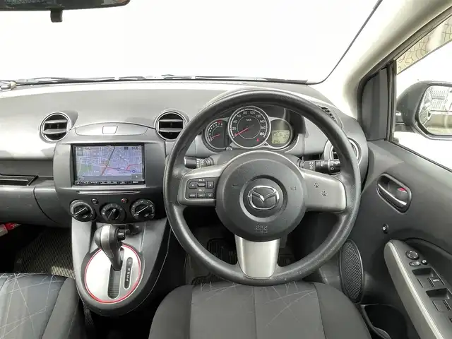 マツダ デミオ 13C－V スマートエディション 千葉県 2012(平24)年 4.7万km ブリリアントブラック 純正SDナビゲーション/（CD/DVD/SD/ラジオ）/バックカメラ/ETC/ステアリングスイッチ/社外LEDヘッドライト/社外LEDフォグライト/ドアバイザー/電格ミラー/純正フロアマット/純正サマー（タイヤ積込ホイールキャップ付き）