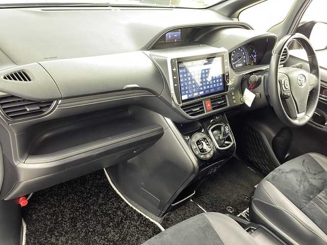 トヨタ エスクァイア ハイブリッド Gi プレミアムパッケージ ブラックテーラード 岐阜県 2019(令1)年 3.2万km スパークリングブラックパールクリスタルシャイン 純正10型ナビ/CD/DVD/Bluetooth/SD/USB/AM/FM/フルセグTV/プリクラッシュセーフティ/レーントレーシングアシスト/クリアランスソナー/先行車発信通知/パーキングサポートブレーキ/バックカメラ/ビルトインETC2.0/両側電動スライドドア/エンジンスターター/スマートキー/シートヒーター/ステアリングヒーター/クルーズコントロール/LEDヘッドライト/純正フロアマット/純正ドアバイザー