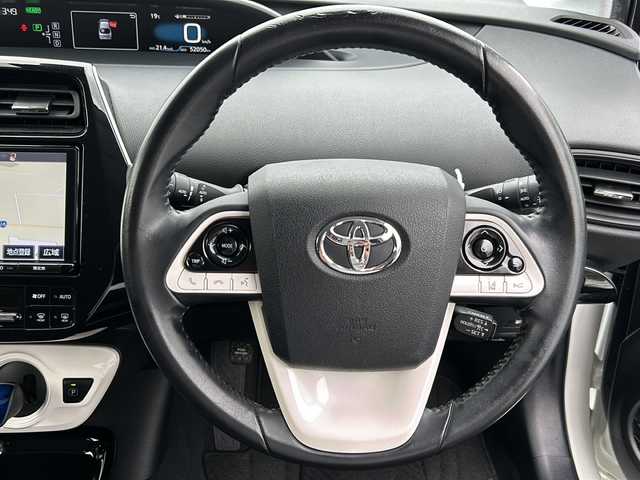 トヨタ プリウス Sセーフティプラス 千葉県 2018(平30)年 5.3万km ホワイトパールクリスタルシャイン 純正９インチナビＮＳＺＴ－Ｙ６６Ｔ　バックカメラ  クルコン　PCS AHB パーキングアシスト　コーナーセンサー　地デジ　ビルトインＥＴＣ　ＤＶＤ　ＣＤ　革巻ステアリング　オートライト　ＬＥＤライト/純正９インチナビ/Ｂカメ/レーダークルコン/パーキングアシスト/コーナーセンサー/地デジ/ビルトインＥＴＣ/ＤＶＤ/ＣＤ/革巻ステアリング/オートライト/ＬＥＤライト/純正フロアマット/純正ホイール