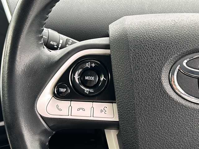 トヨタ プリウス Sセーフティプラス 千葉県 2018(平30)年 5.3万km ホワイトパールクリスタルシャイン 純正９インチナビＮＳＺＴ－Ｙ６６Ｔ　バックカメラ  クルコン　PCS AHB パーキングアシスト　コーナーセンサー　地デジ　ビルトインＥＴＣ　ＤＶＤ　ＣＤ　革巻ステアリング　オートライト　ＬＥＤライト/純正９インチナビ/Ｂカメ/レーダークルコン/パーキングアシスト/コーナーセンサー/地デジ/ビルトインＥＴＣ/ＤＶＤ/ＣＤ/革巻ステアリング/オートライト/ＬＥＤライト/純正フロアマット/純正ホイール
